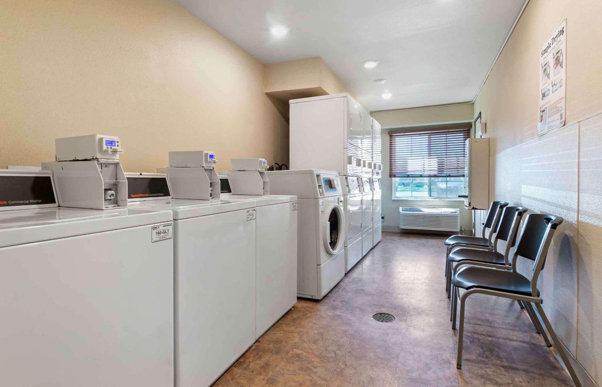 Extended Stay America Select Suites - Kansas City - South - I-49 المظهر الخارجي الصورة