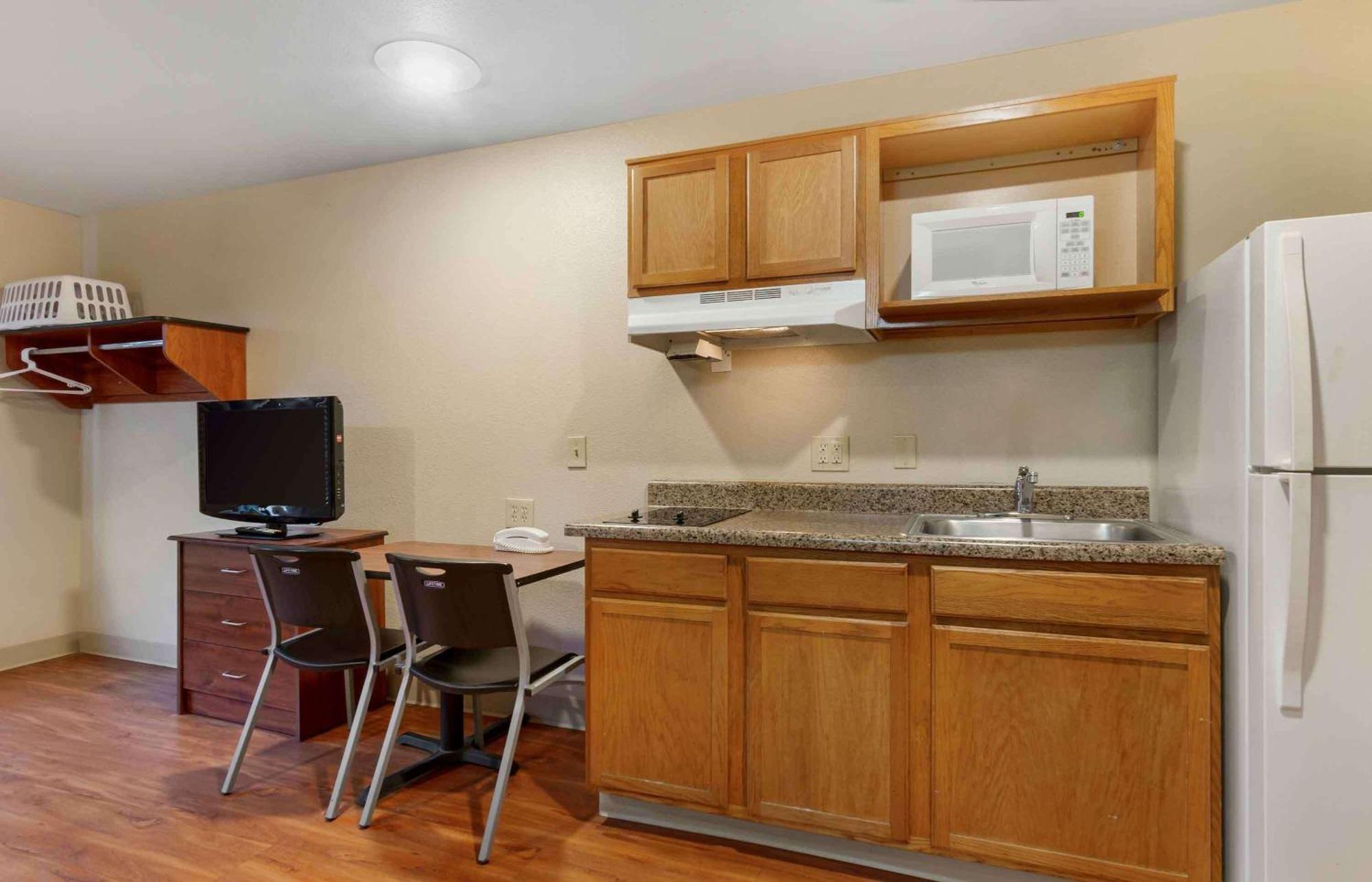 Extended Stay America Select Suites - Kansas City - South - I-49 المظهر الخارجي الصورة